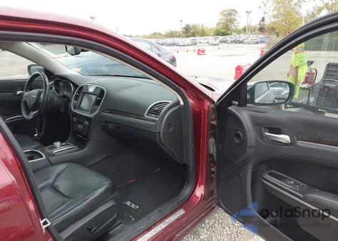 2016 Chrysler 300C z USA, uszkodzony, nr VIN 2C3CCAEG3GH212059